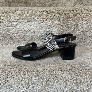 Italian Shoemakers Sandals Size 6 Black